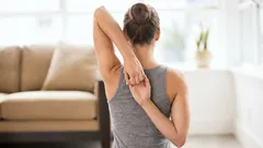 How to relax your shoulders and get rid of slouching? Gentle stretching and muscle strengthening