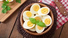 Why professional chefs never continue cooking eggs after boiling them: the secret to a perfect dish